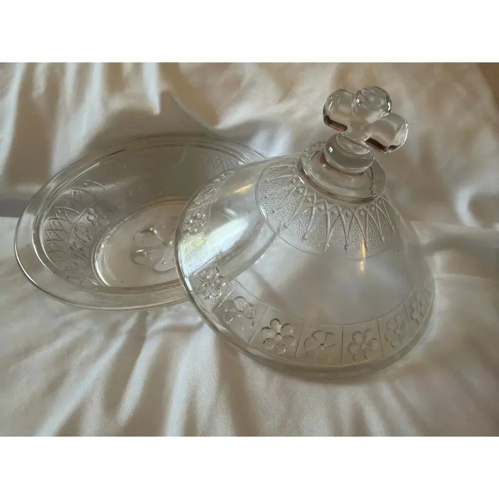 Vintage Clear Pressed Glass Covered Candy Dish Bonbon Bowl Clover Finial Lid